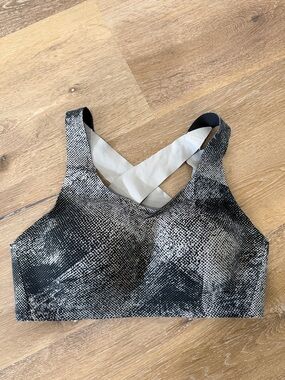 lululemon athletica Enlite Black & White Crisscross Sports Bra 34C